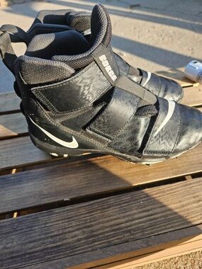 Nike cleats Force Fast flex sz 4.5 YOUTH football